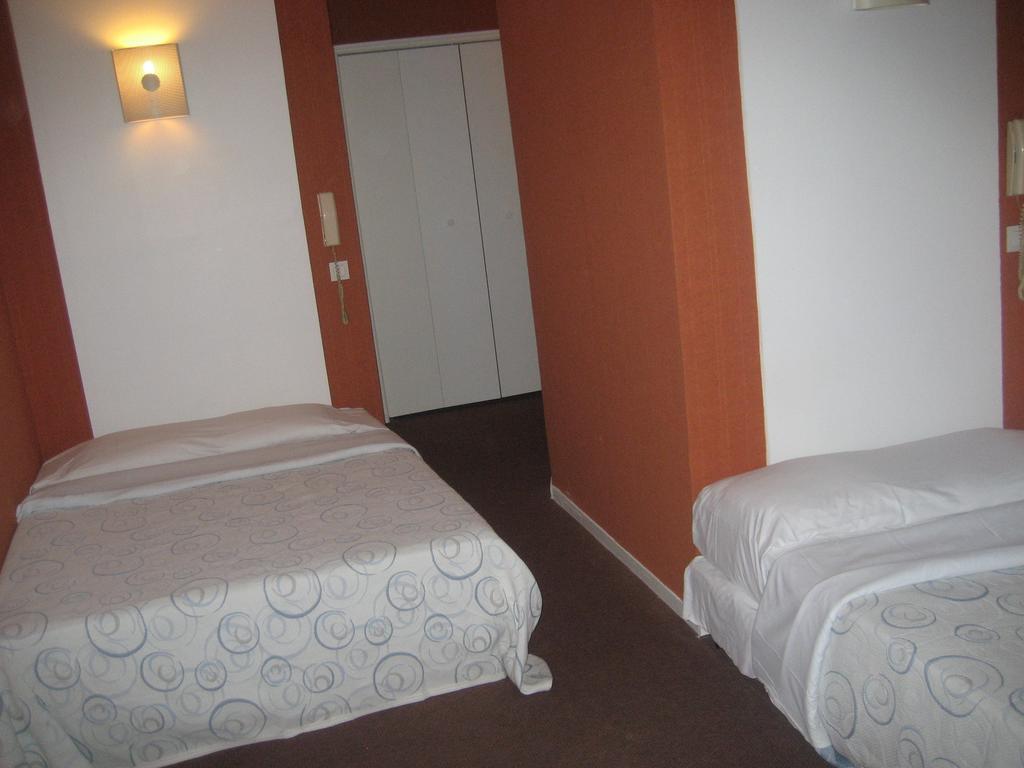 Hotel Meteore Париж Стая снимка